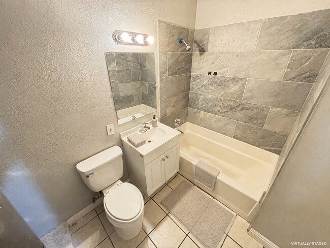 Photo - 1420 Putnam Ave