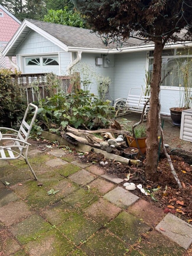 Photo - Charming Craftsman in Sunny Coquille! Mont...