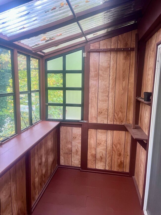 Photo - Single level top floor 1 bed Flat w/Covere... Unidad 3404