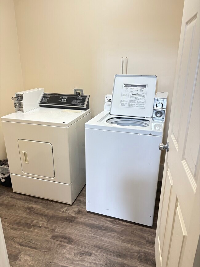 Photo - 770 Riverside Dr Unit Apt 5