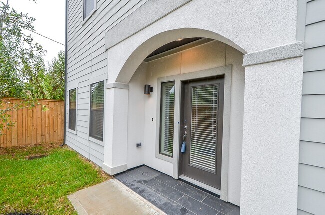 Photo - 1818 Bonner St