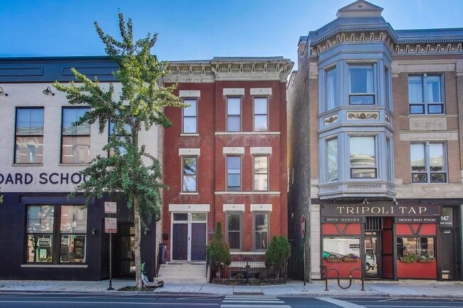 Building Photo - 1143 W Armitage Ave Unit 1 Rental