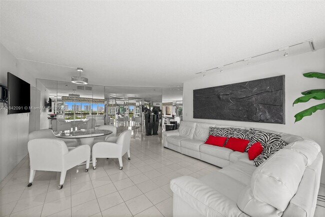 Photo - 19101 NE 36th Pl Unidad 807