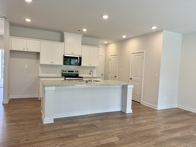 Photo - 1004 Sutherland Ln