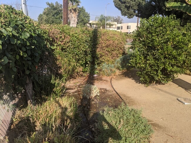 Building Photo - 6906 Woodley Ave Unit a