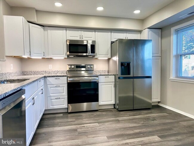Photo - 313 Sweet Briar Ct