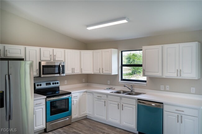 Building Photo - 2701 E 18th St Rental