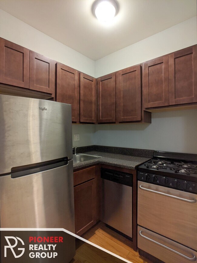 Photo - 835 W Wolfram St