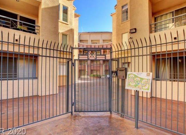 Building Photo - 270 E Flamingo Rd