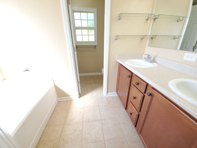 Photo - 1665 Kershaw Loop