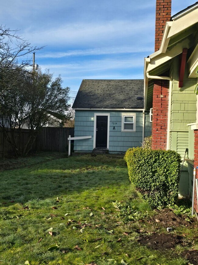 Building Photo - Alder Duplex Unit A