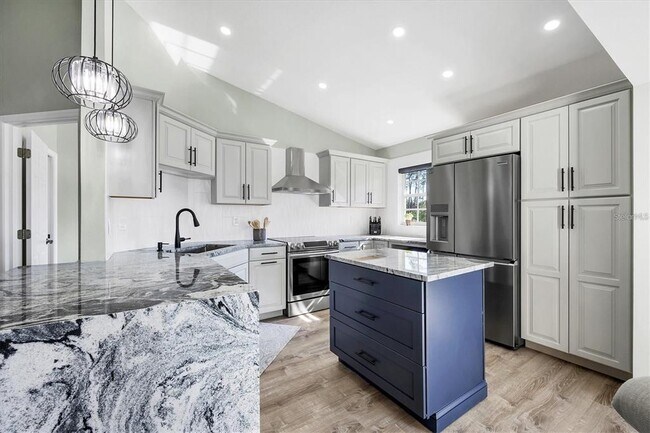 809 Montrose Dr Unit 203