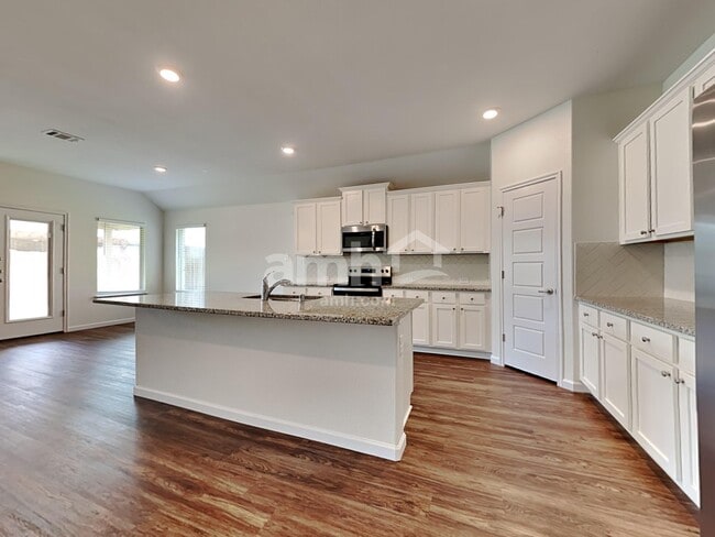 Photo - 463 Silverstone Dr