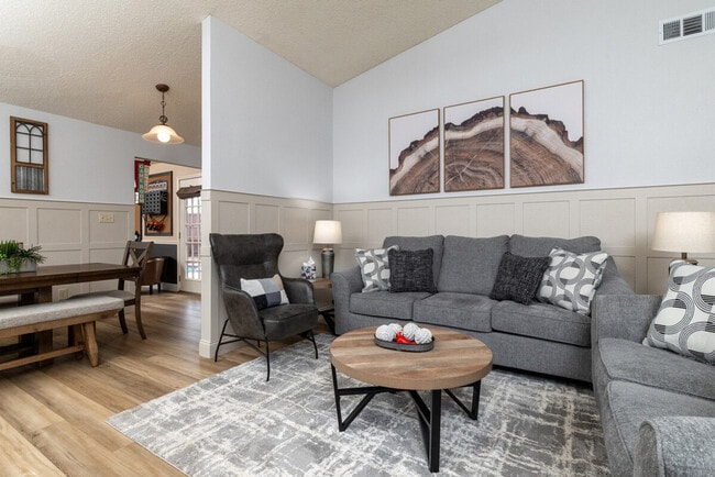 Building Photo - 8421 Willow Creek Dr