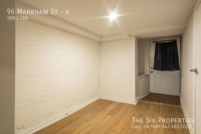 Photo - One Bedroom Apartment Trinity Bellwoods - Lower Level Unit Unité 4