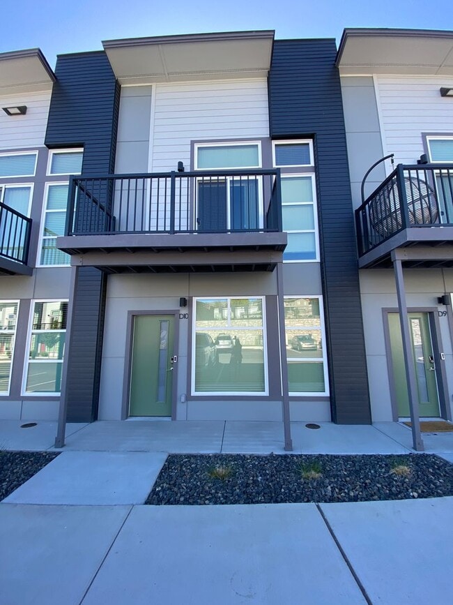 Photo - 200 Canyon Pkwy