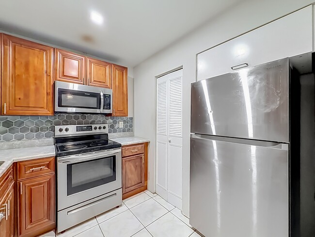 Photo - 7460 NW 16th St