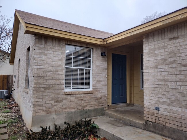 In the heart of New Braunfels!! - In the heart of New Braunfels!! House