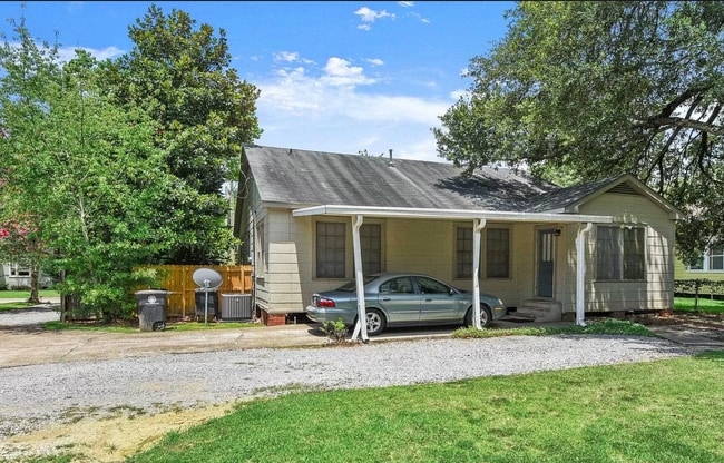 Building Photo - 239 West Dr