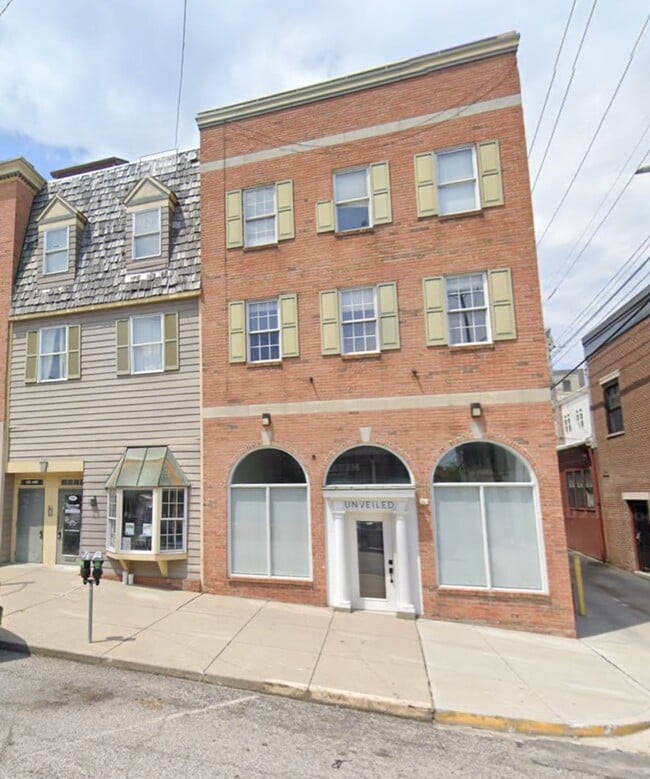 Photo - 111 E 6th St