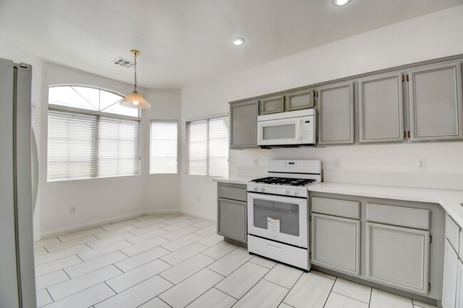 Photo - Welcome to this beautiful home with new carpet and new paint in the highly sought-after Green Val...