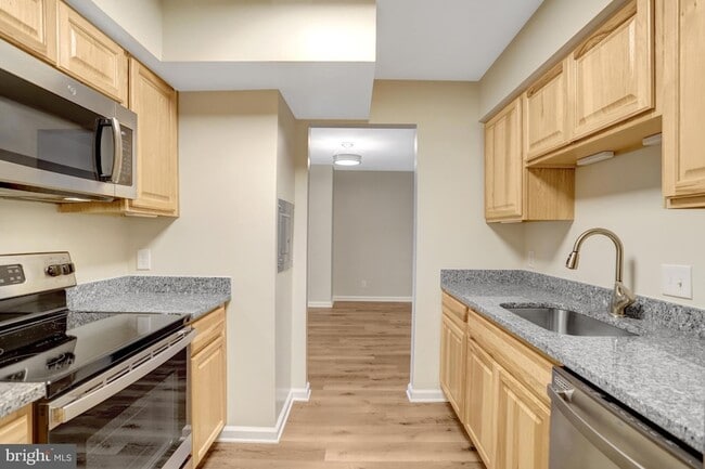 Building Photo - 3800 Fairfax Dr Unit 612 Rental