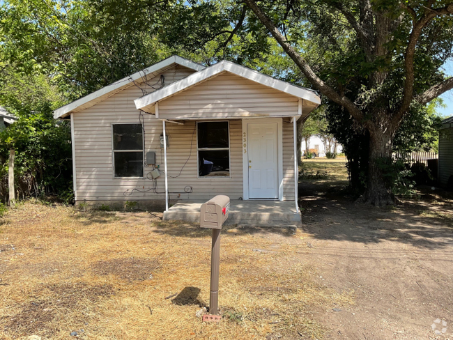 Building Photo - 2303 Mistletoe St Rental