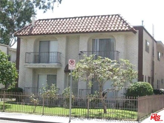 10836 Camarillo St Unit 2
