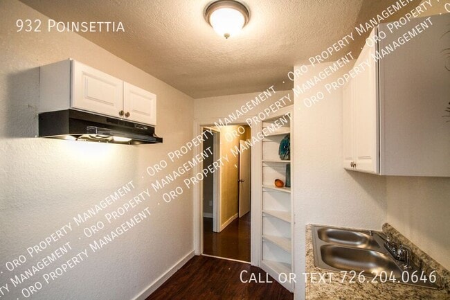 Photo - 932 Poinsettia-