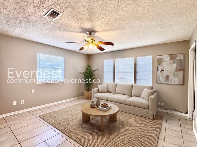 543 E F St
