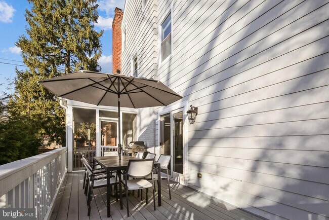 Photo - 2810 McKinley St NW