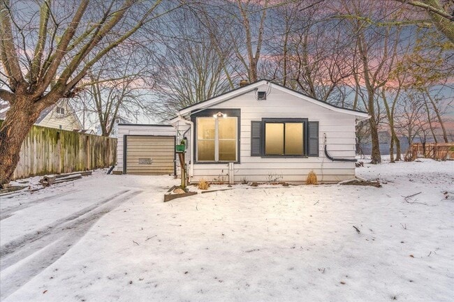 Photo - 2609 Maplewood Ave