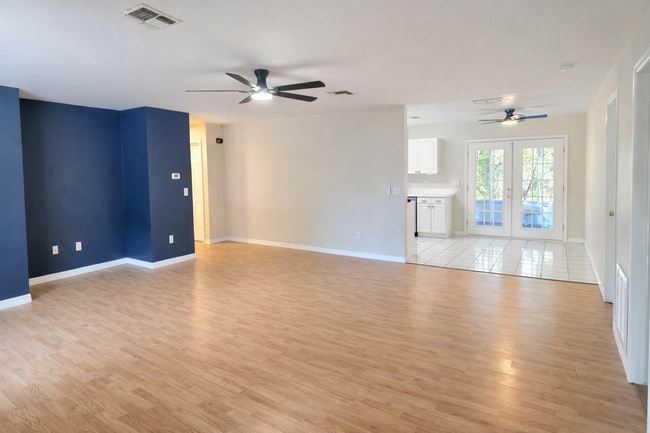 Photo - 325 E Plymouth Ave