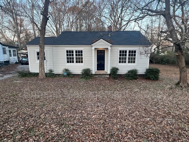 Building Photo - 313 Ash St