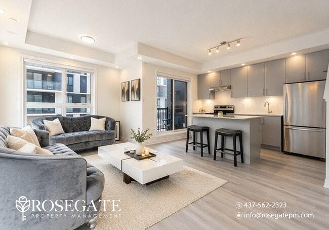 Photo - Spacious Corner Condo-Townhouse with Wraparound Balcony & Garage – Oakville Unité 328