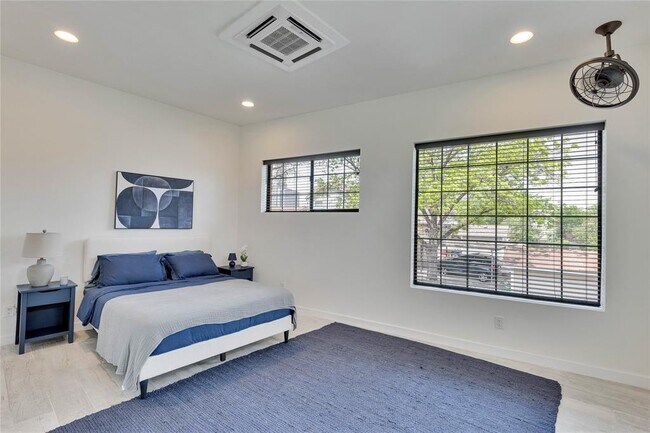 808 Lydia St