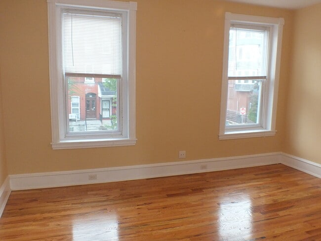 Bright, Third floor, 2-bedroom apartment close to Drexel University. Recently updated and includes new oak flooring, granite counters and views of the Art Museum, Boat House Row and the Schuylkill River. High ceilings, many windows, central air, separate utilities, washer and dryer (coin operated...