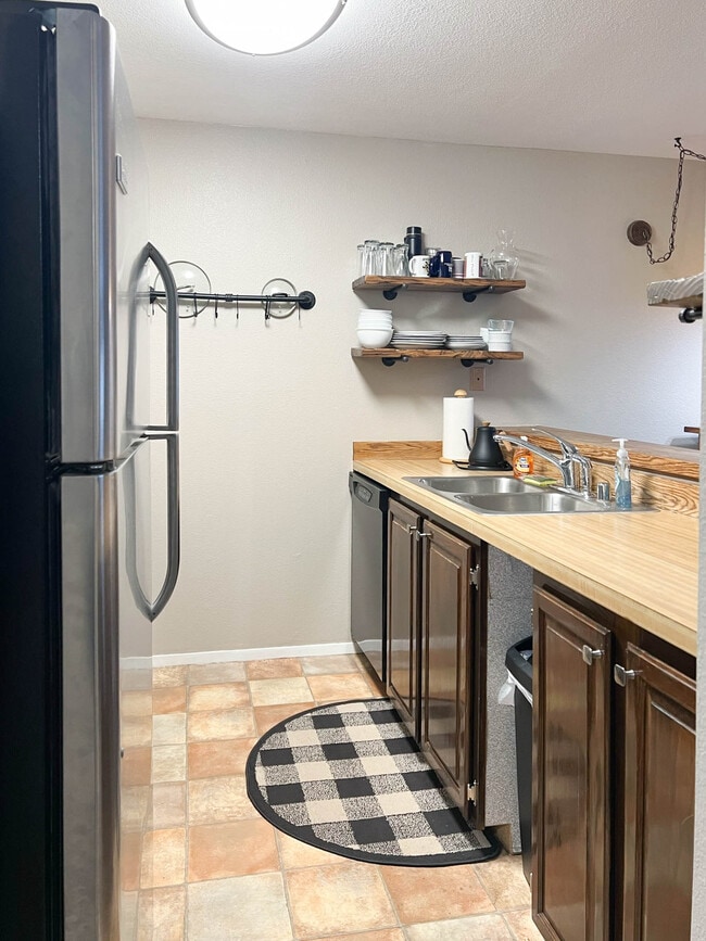 Photo - 310 E 11th Ave