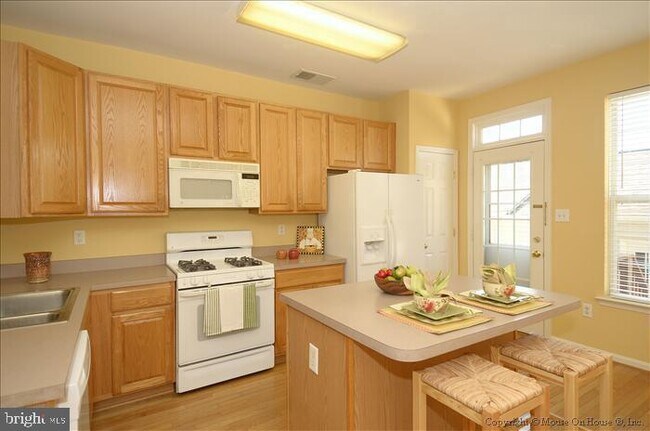 Photo - 52 Golden Ash Way