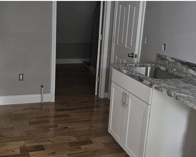 Building Photo - 44 3rd St Unit 44 3rd U3