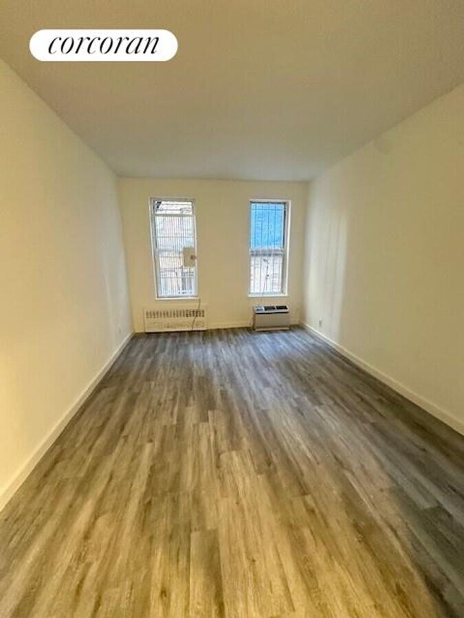 Photo - 235 E 27th St