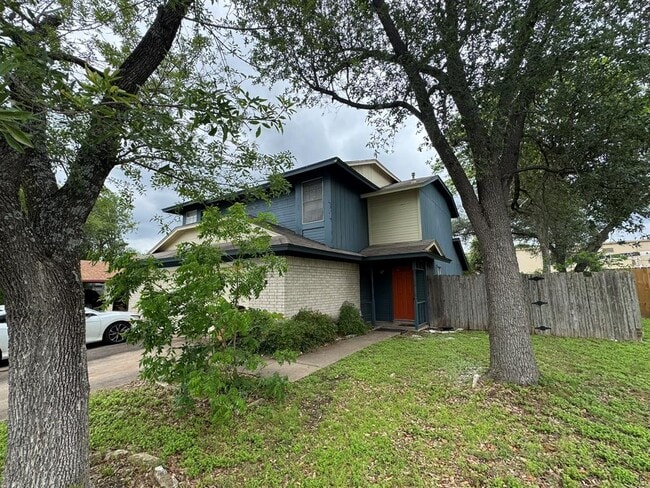 Building Photo - 3601 Leafield Dr