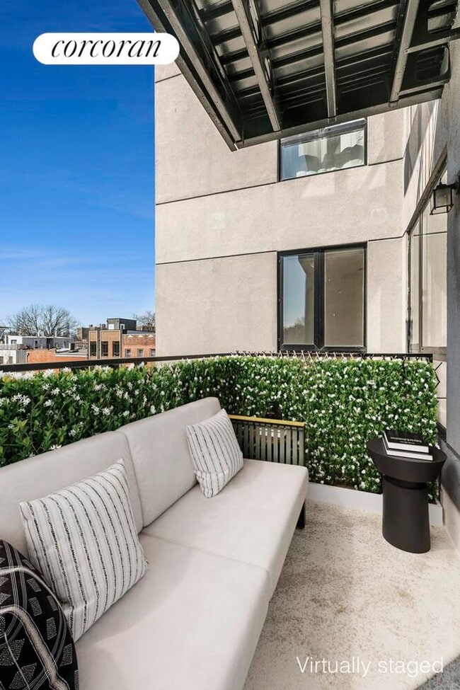 Photo - 186 Putnam Ave