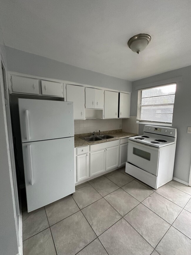 Building Photo - 2026 Palafox St