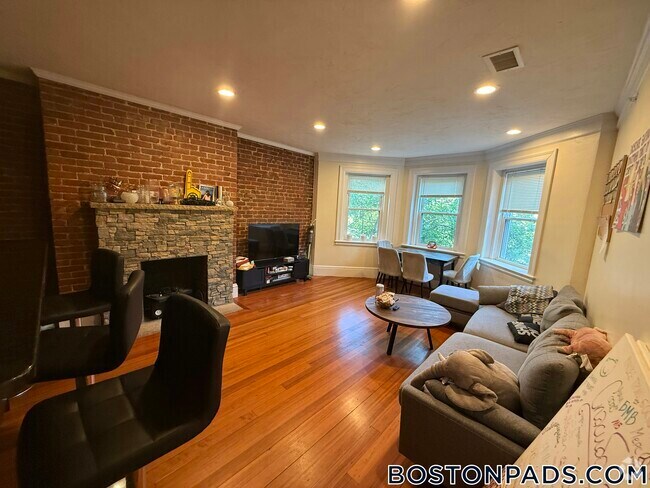 Building Photo - 1616 Beacon St Rental