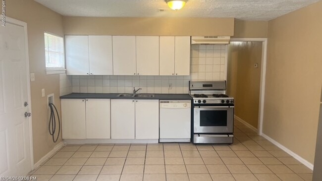 Photo - 213 Hosack St