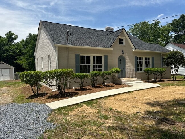 Photo - Renovated 3/2.5 House with bonus room in South Rome- $1,795