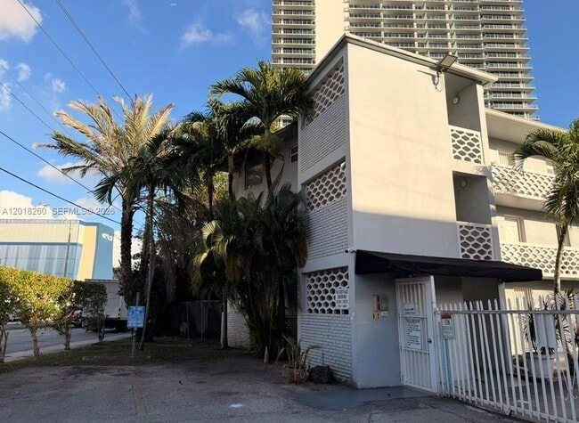 Photo - 1610 NW N River Dr Unit 303