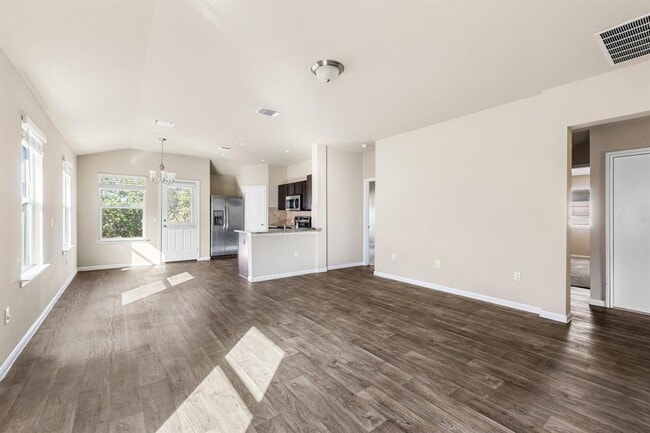 Photo - 910 Comal Run