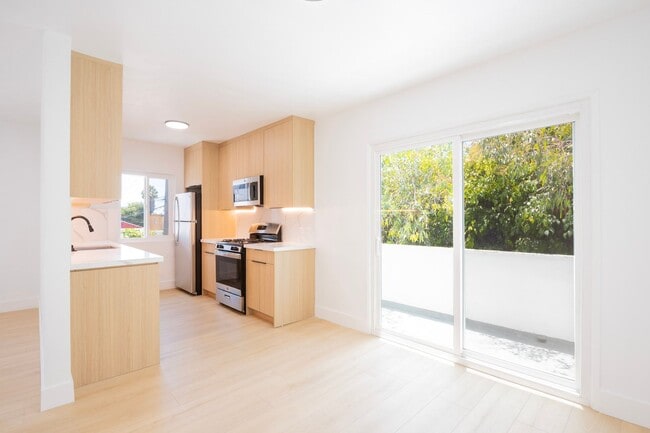 Building Photo - 3729 Glendon Ave Unit 4